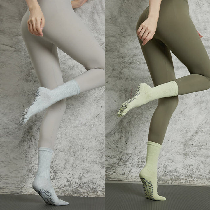 Chaussettes de yoga et pilates antidérapantes à cinq orteils de couleur unie Olivenorma 
