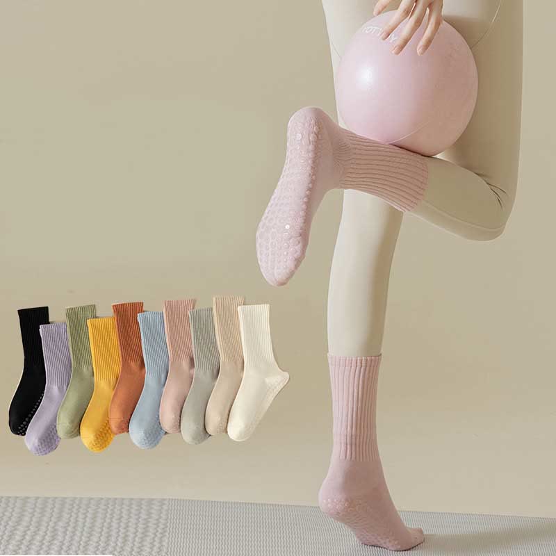 Chaussettes de yoga Olivenorma rayées texturées, antidérapantes et confortables pour le Pilates et la barre, en coton respirant. - image 0