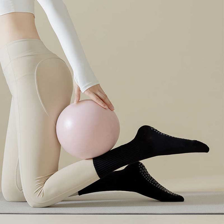 Chaussettes de yoga Olivenorma rayées texturées, antidérapantes et confortables pour le Pilates et la barre, en coton respirant. - image 11