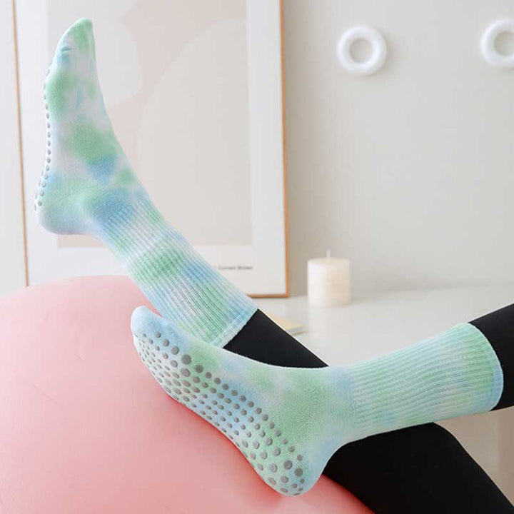 Chaussettes de Pilates et de yoga Olivenorma, modèle mi-haut, à motif tie-dye, antidérapantes et respirantes, avec un design extensible et confortable. - image 13