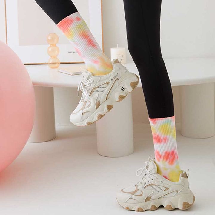 Chaussettes de Pilates et de yoga Olivenorma, modèle mi-haut, à motif tie-dye, antidérapantes et respirantes, avec un design extensible et confortable. - image 7