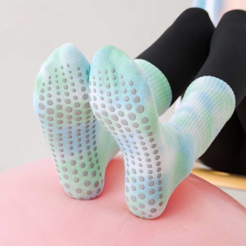 Chaussettes de Pilates et de yoga Olivenorma, modèle mi-haut, à motif tie-dye, antidérapantes et respirantes, avec un design extensible et confortable. - image 12