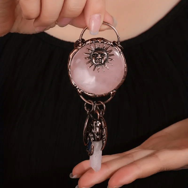 Collier pendentif en quartz rose en forme de soleil et de lune Olivenorma