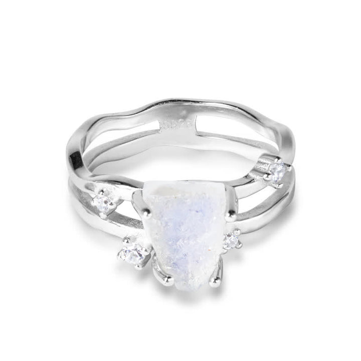 Bague en argent avec pierre de lune triangulaire irrégulière taillée Olivenorma