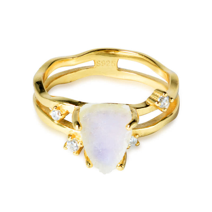Bague en argent avec pierre de lune triangulaire irrégulière taillée Olivenorma