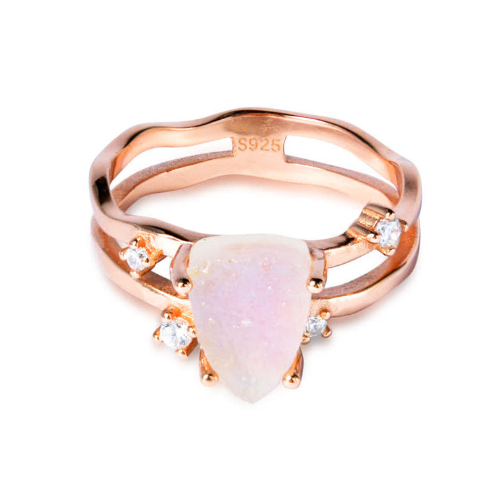 Bague en argent avec pierre de lune triangulaire irrégulière taillée Olivenorma