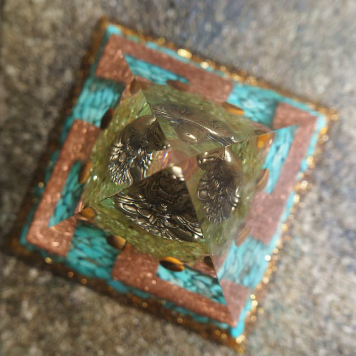 Pyramide d'orgone de Bouddha en turquoise péridot et œil de tigre Olivenorma