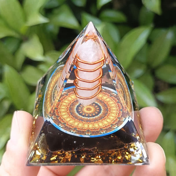 Pyramide d'orgone en obsidienne cristal clair à prisme hexagonal énergétique Olivenorma