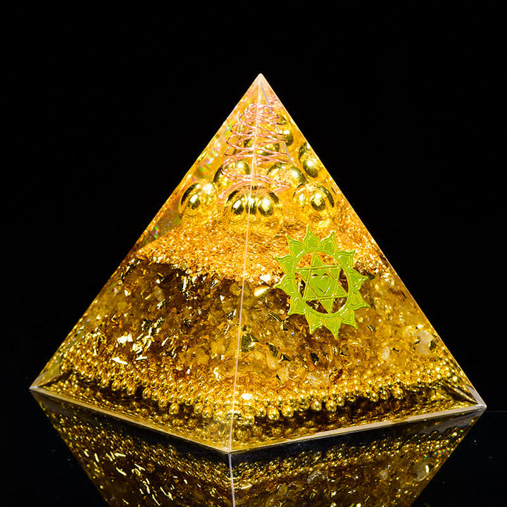 Pyramide d'orgone en cristal clair de citrine « attirant la richesse » Olivenorma