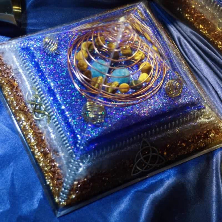 Pyramide d'orgone en pierre naturelle Olivenorma « Interstellar Secret »