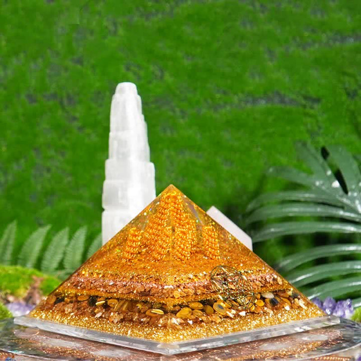 Pyramide d'orgone en œil de tigre naturel Olivenorma « Fortune » de 13 cm