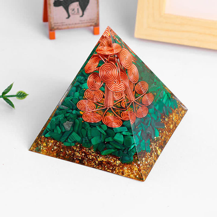 Pyramide d'orgone en malachite et cuivre Olivenorma