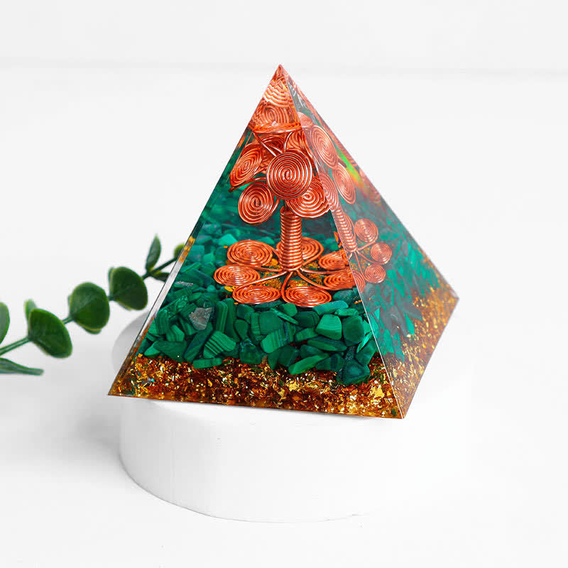Pyramide d'orgone en malachite et cuivre Olivenorma