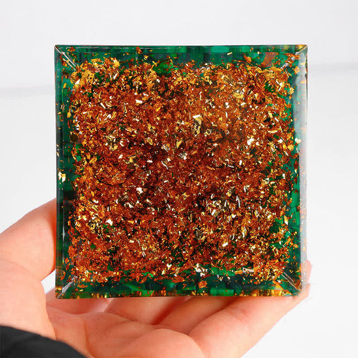 Pyramide d'orgone en malachite et cuivre Olivenorma