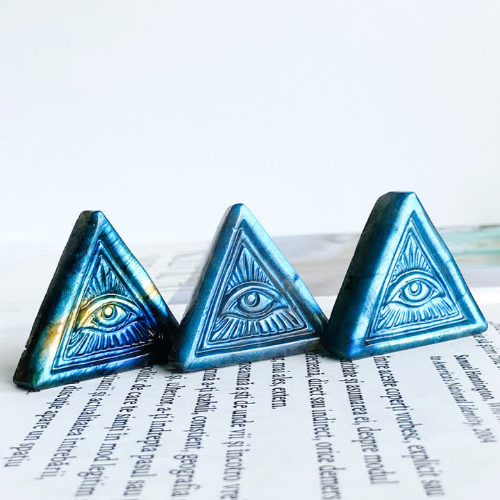 Décoration triangulaire sculptée en labradorite naturelle contre le mauvais œil Olivenorma