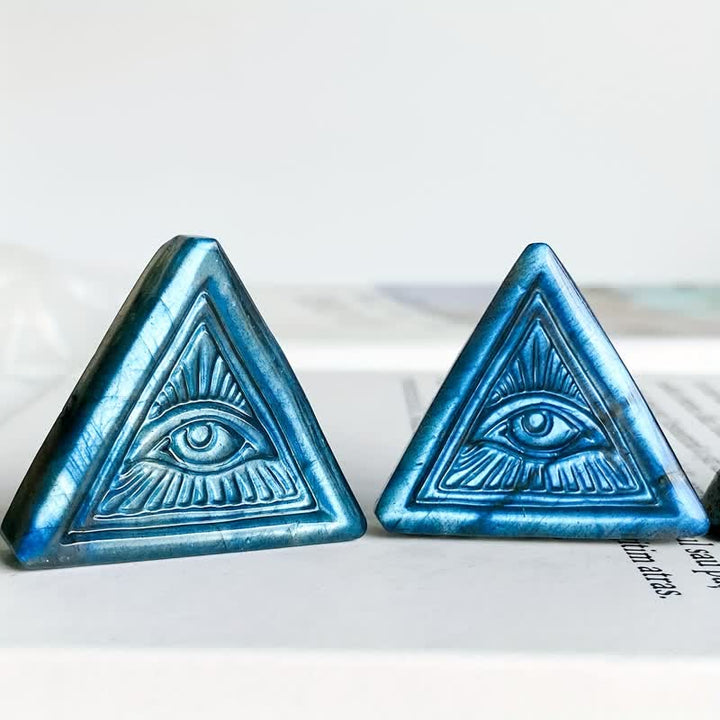 Décoration triangulaire sculptée en labradorite naturelle contre le mauvais œil Olivenorma