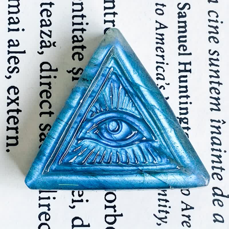 Décoration triangulaire sculptée en labradorite naturelle contre le mauvais œil Olivenorma