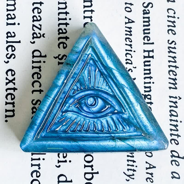 Décoration triangulaire sculptée en labradorite naturelle contre le mauvais œil Olivenorma