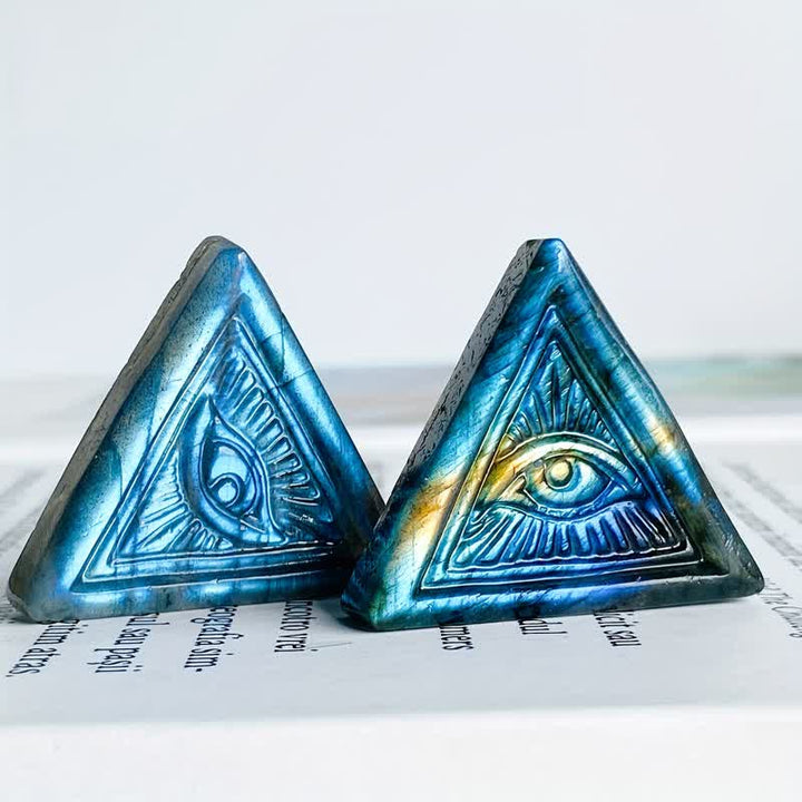 Décoration triangulaire sculptée en labradorite naturelle contre le mauvais œil Olivenorma