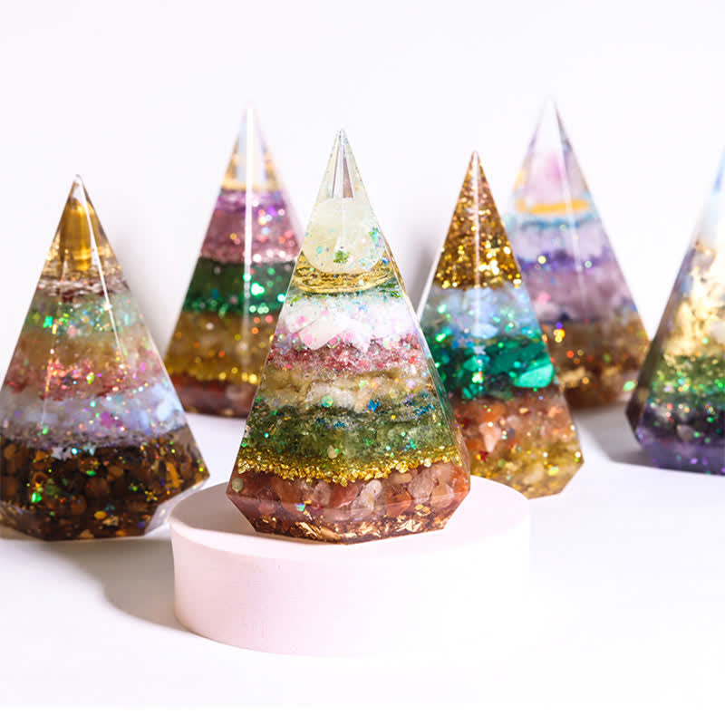 Pyramide polygonale orgone en pierre naturelle moulée en résine Olivenorma 