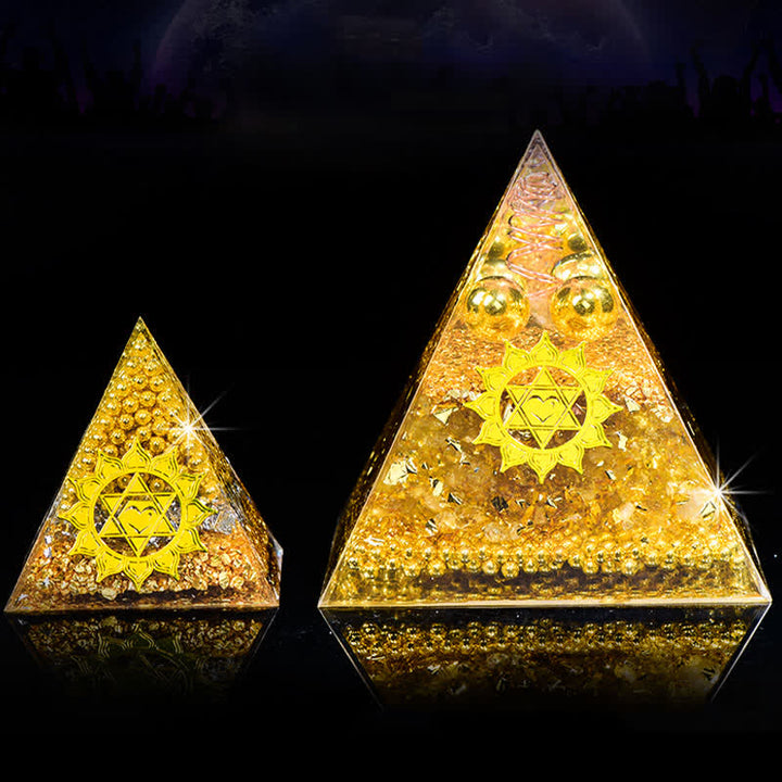 Pyramide d'orgone en cristal clair de citrine « attirant la richesse » Olivenorma