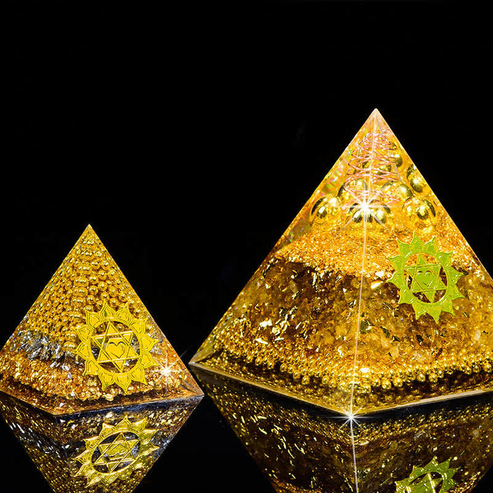 Pyramide d'orgone en cristal clair de citrine « attirant la richesse » Olivenorma
