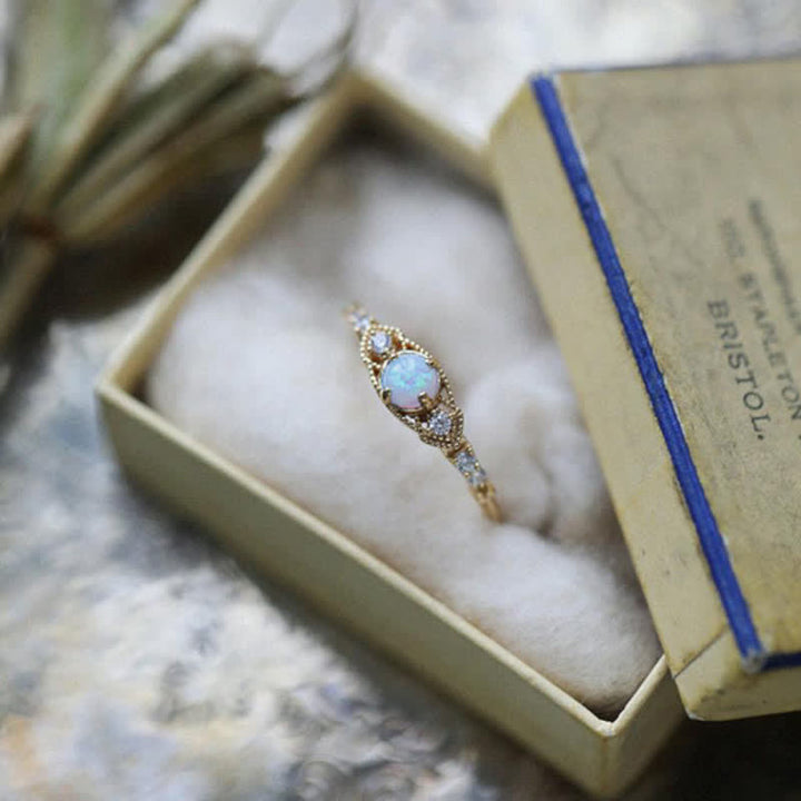 Bague rétro européenne Olivenorma en opale et zircon