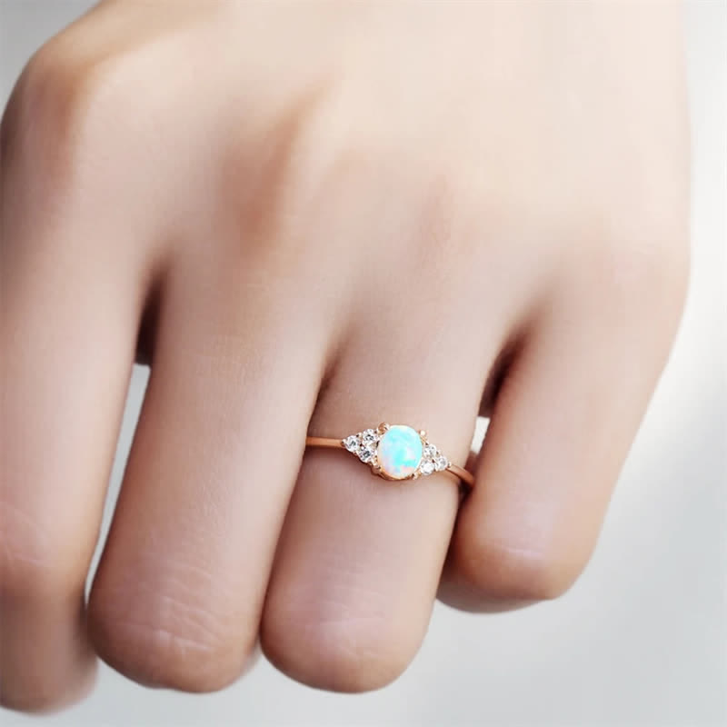 Bague simple ovale en zircon blanc opale Olivenorma