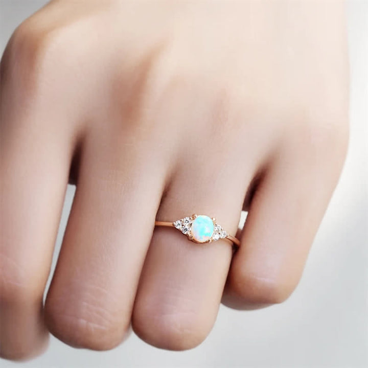 Bague simple ovale en zircon blanc opale Olivenorma