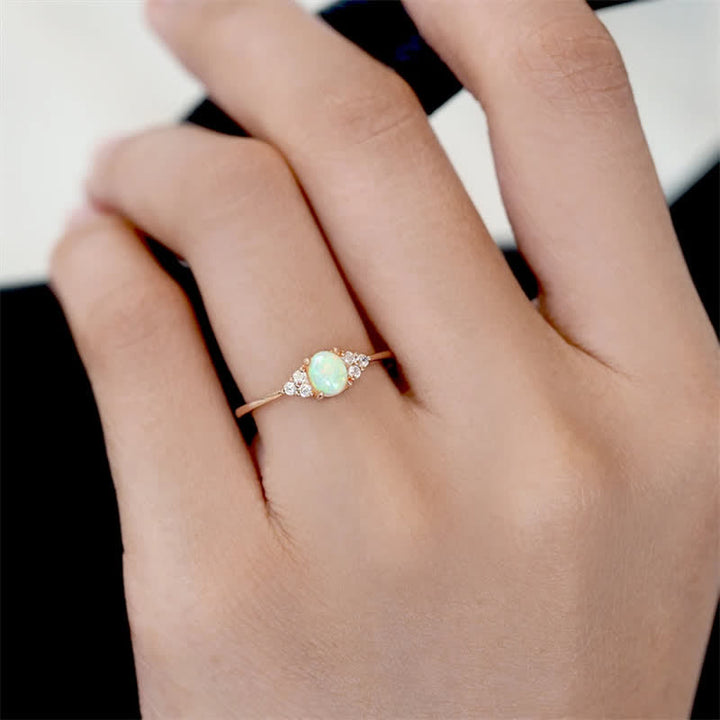 Bague simple ovale en zircon blanc opale Olivenorma