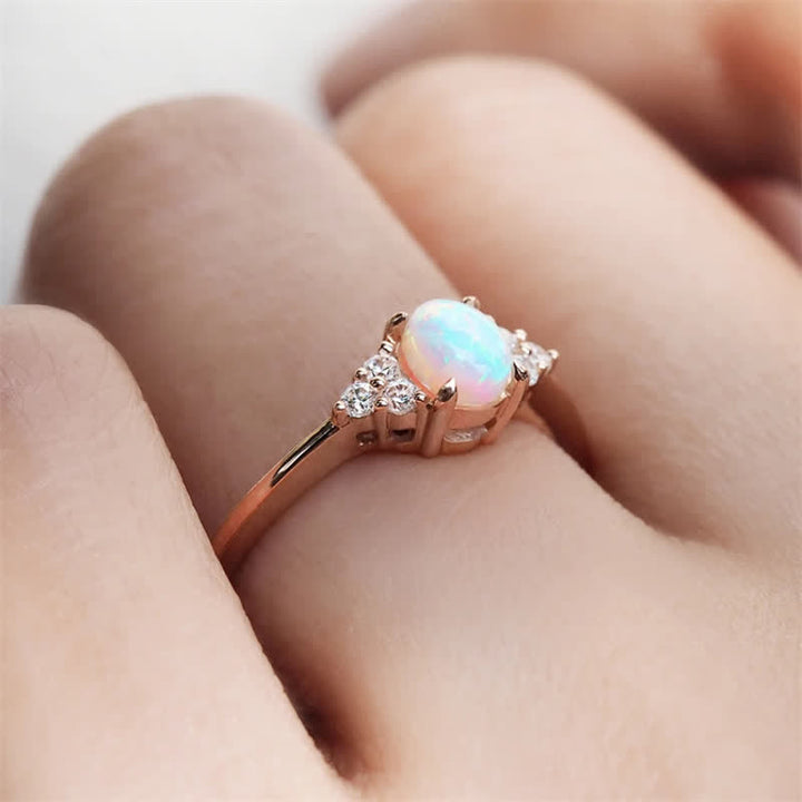 Bague simple ovale en zircon blanc opale Olivenorma