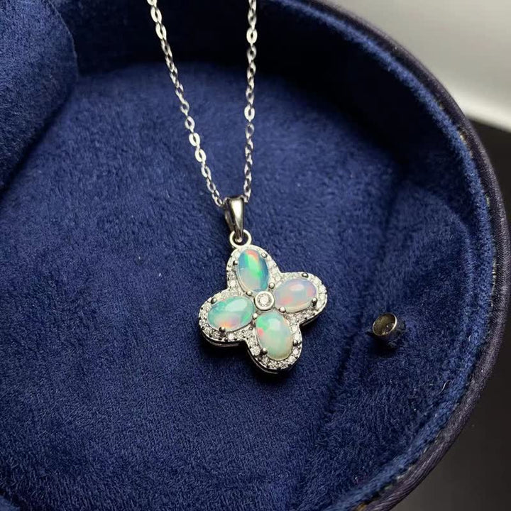 Collier avec pendentif trèfle à quatre feuilles en opale naturelle Olivenorma