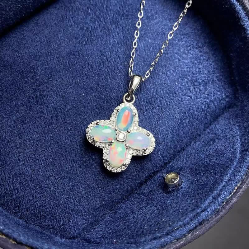 Collier avec pendentif trèfle à quatre feuilles en opale naturelle Olivenorma - image 3