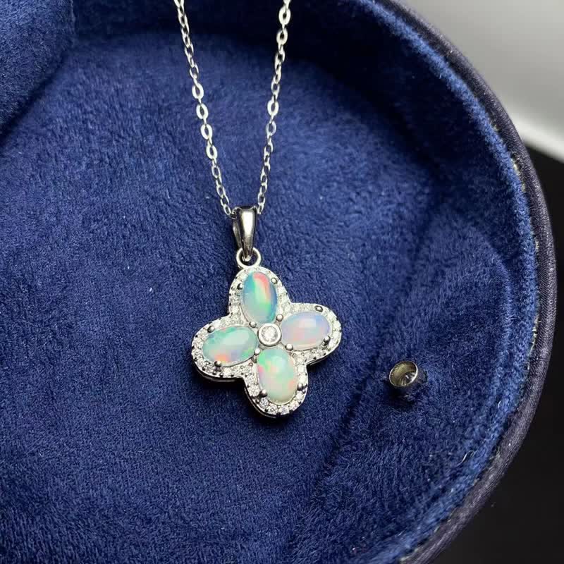 Collier avec pendentif trèfle à quatre feuilles en opale naturelle Olivenorma - Opale - image 0