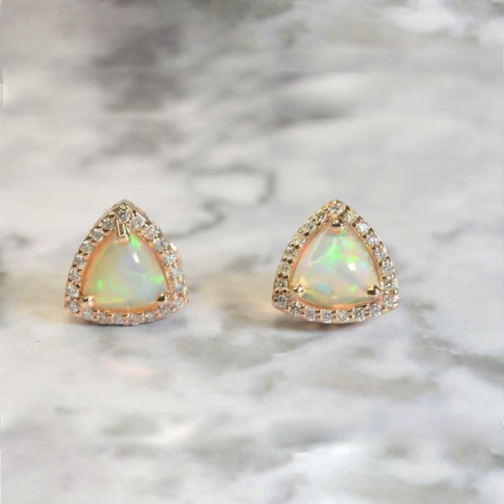Boucles d'oreilles en argent 925 avec opale en forme de triangle Olivenorma
