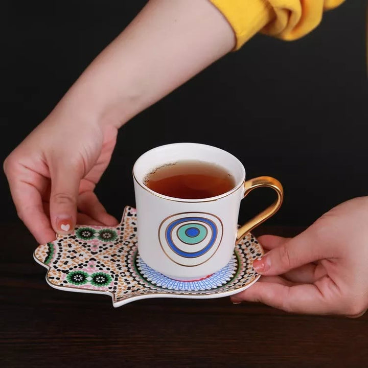 Tasse à café avec dessous de verre en forme de main de Hamsa de Bohème Olivenorma