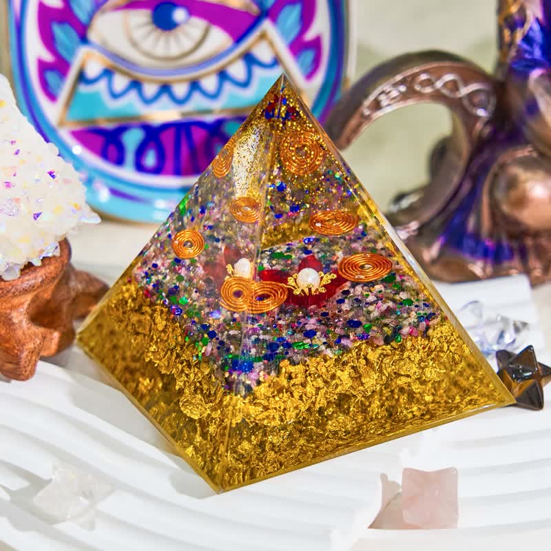 Pyramide orgonite en tourmaline perlée Olivenorma de 8 cm