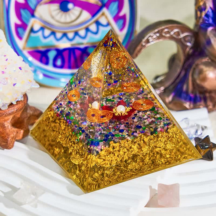 Pyramide orgonite en tourmaline perlée Olivenorma de 8 cm