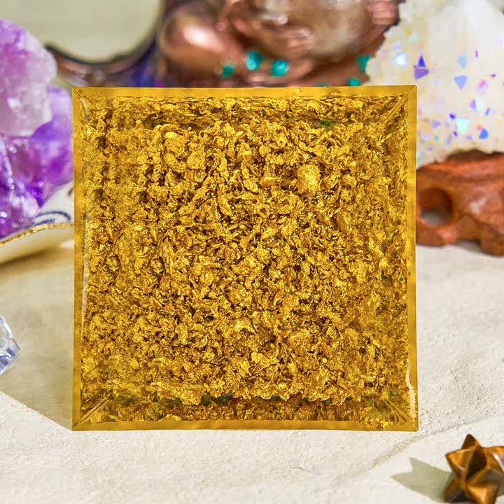 Pyramide orgonite en tourmaline perlée Olivenorma de 8 cm