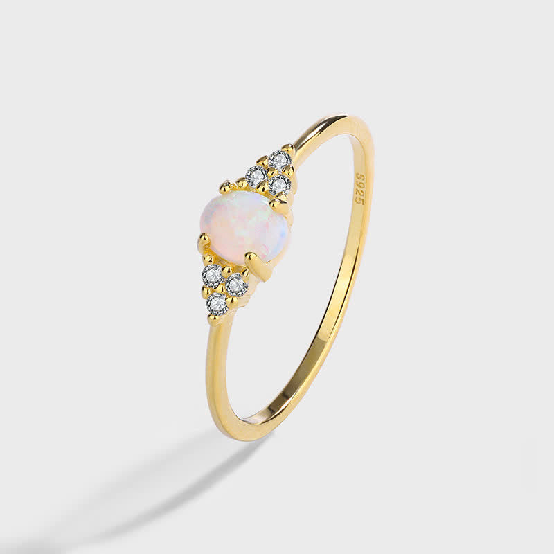 Olivenorma en argent et opale blanche avec zircon blanc de forme simple