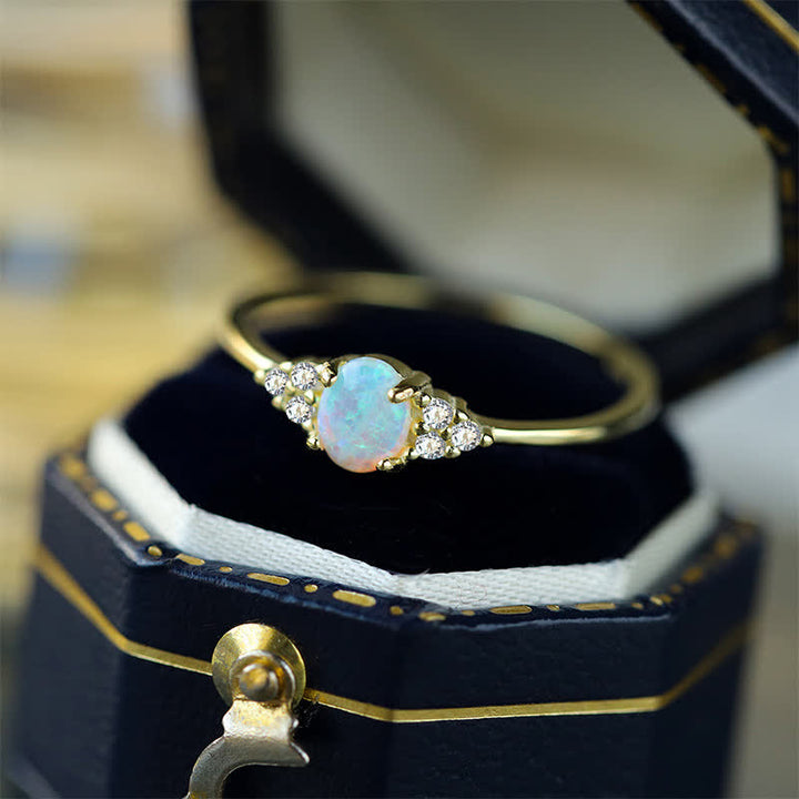Olivenorma en argent et opale blanche avec zircon blanc de forme simple