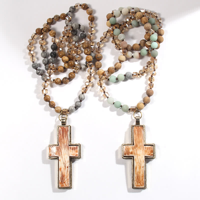Collier pendentif croix en résine et perles en pierre naturelle Olivenorma