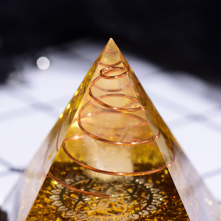 Pyramide d'orgone en malachite cristalline transparente Olivenorma