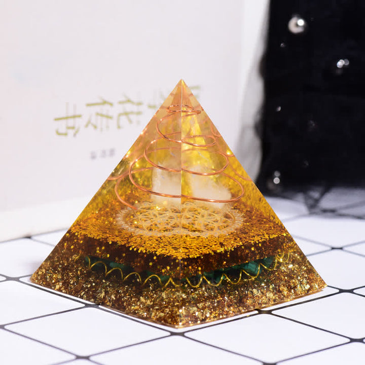 Pyramide d'orgone en malachite cristalline transparente Olivenorma