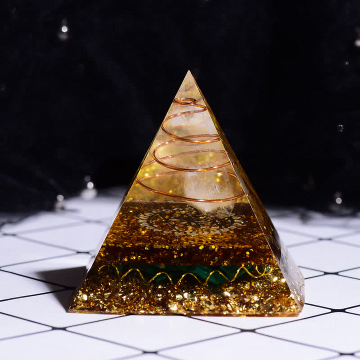 Pyramide d'orgone en malachite cristalline transparente Olivenorma