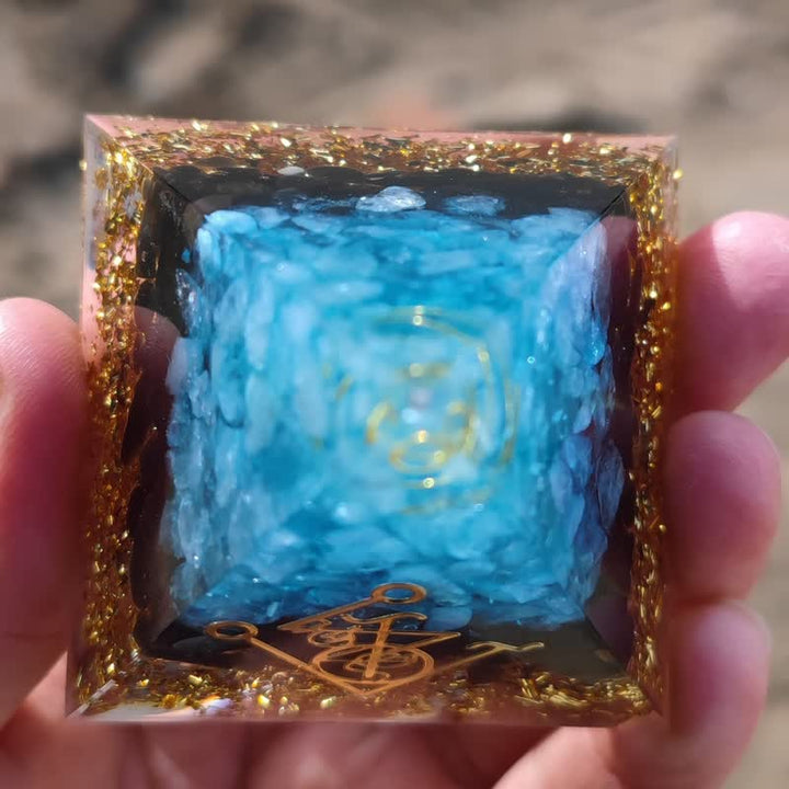 Pyramide d'orgone en obsidienne aigue-marine naturelle Olivenorma