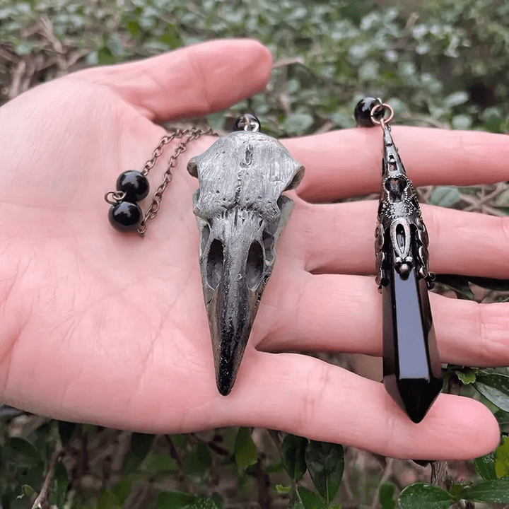 Figurine de crâne de corbeau viking Olivenorma Pendule en obsidienne naturelle