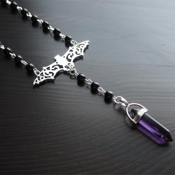 Collier divinatoire en cristal hexagonal énergétique gothique Olivenorma