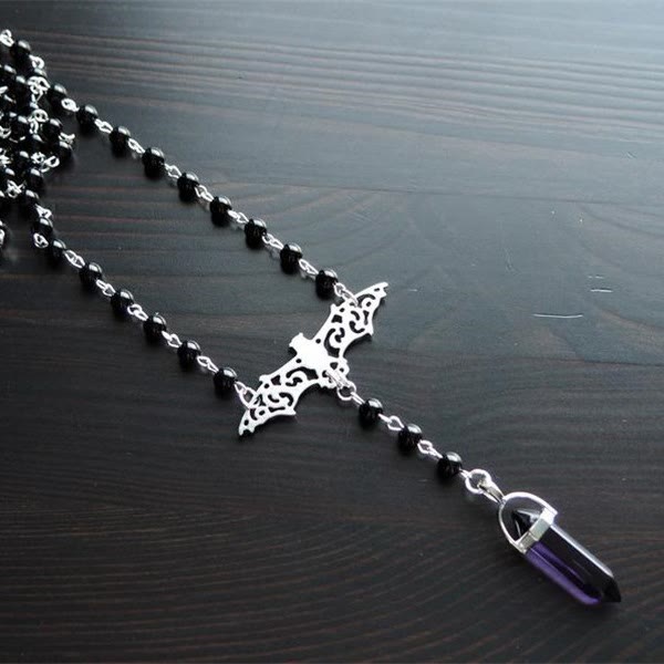 Collier divinatoire en cristal hexagonal énergétique gothique Olivenorma