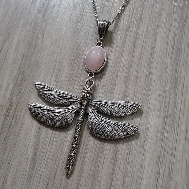 Collier Boho Olivenorma avec libellule incrustée de quartz rose